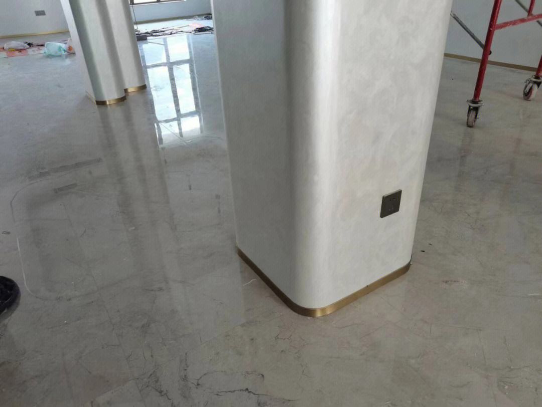 不锈钢踢脚线好还是瓷砖踢脚线好