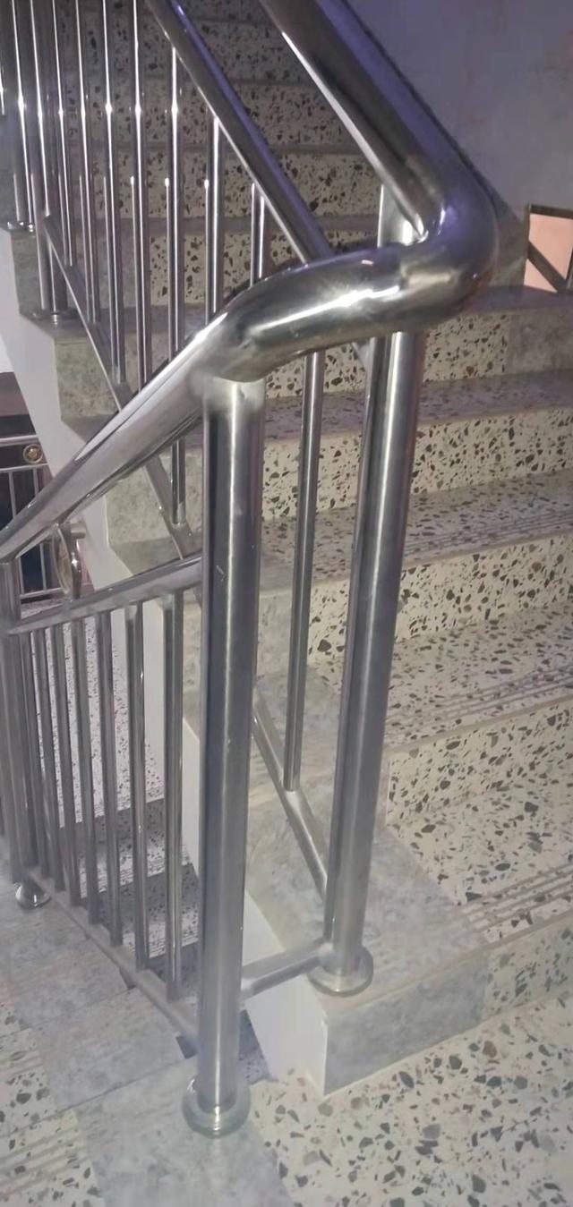 楼梯不锈钢扶手新款图