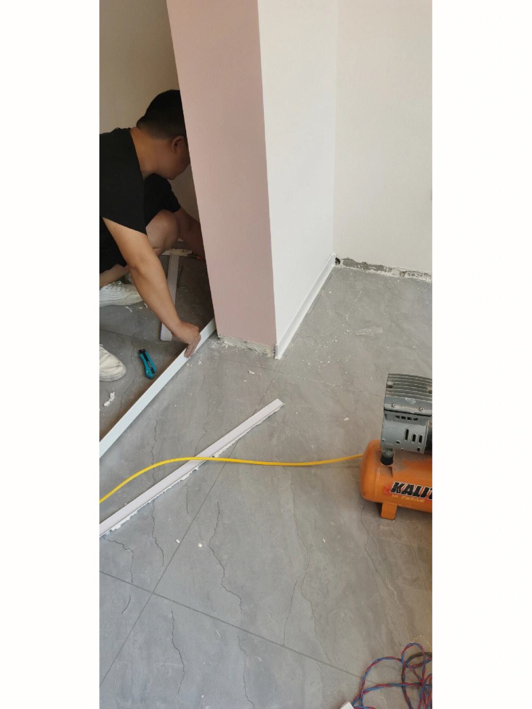 不锈钢踢脚线安装效果图