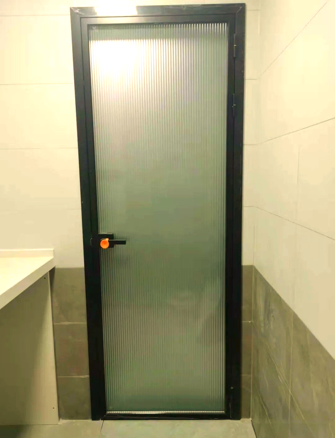 钛镁合金推拉门图片新款