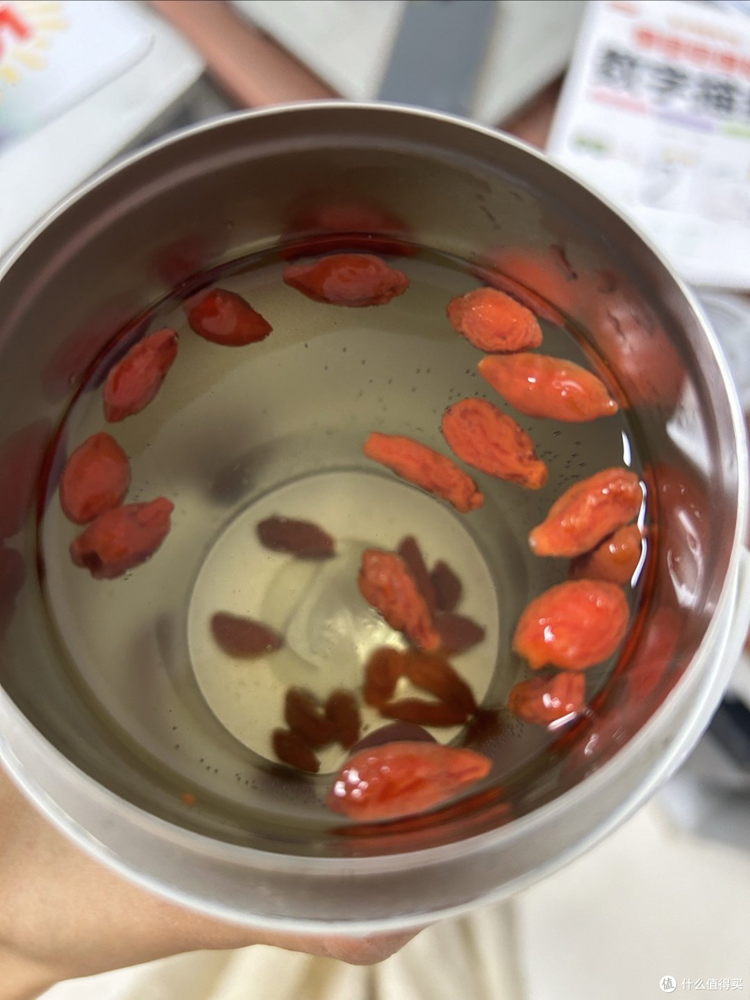 用盐水泡了一晚上保温杯还能用吗