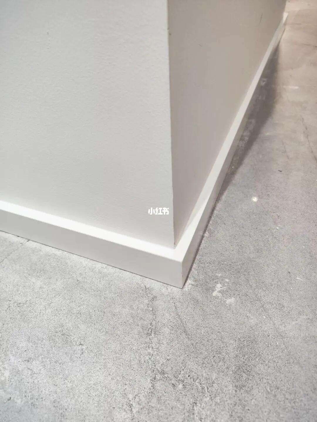不锈钢踢脚线结构大样示意图