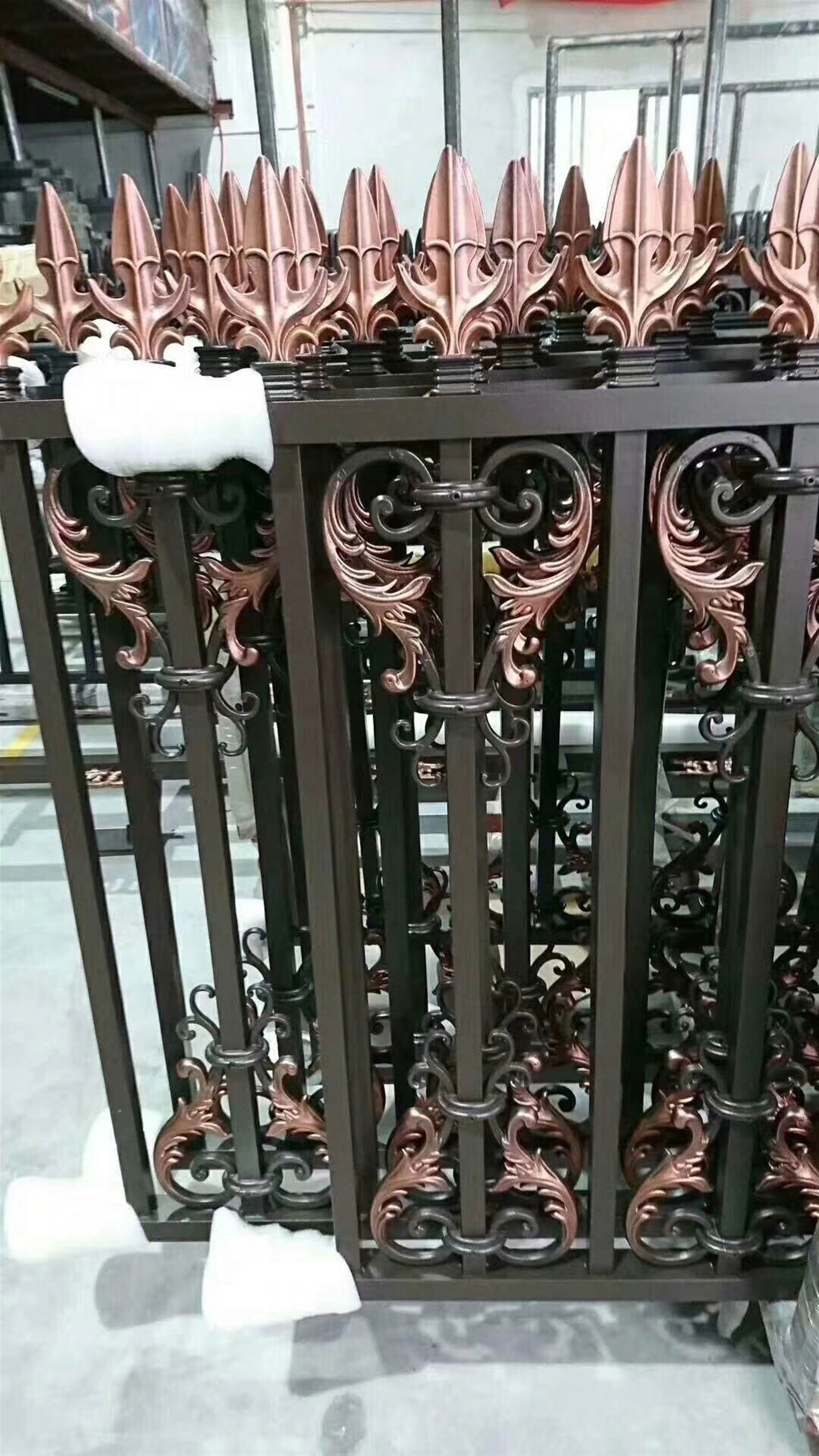 护栏是不锈钢的贵还是铝合金的贵