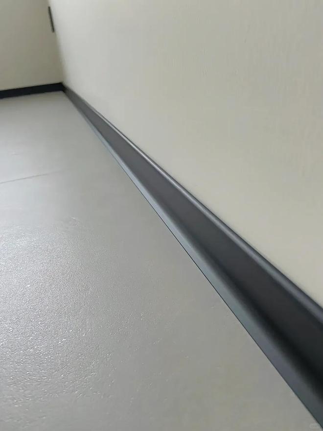 现在流行什么样式的踢脚线