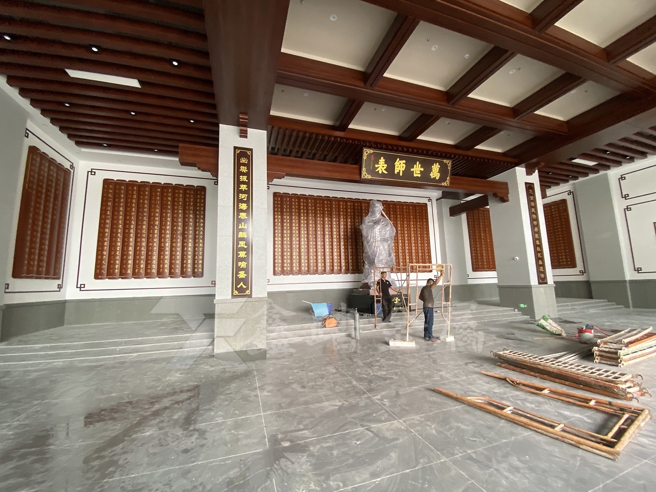 墙面装不锈钢装饰条怎么装