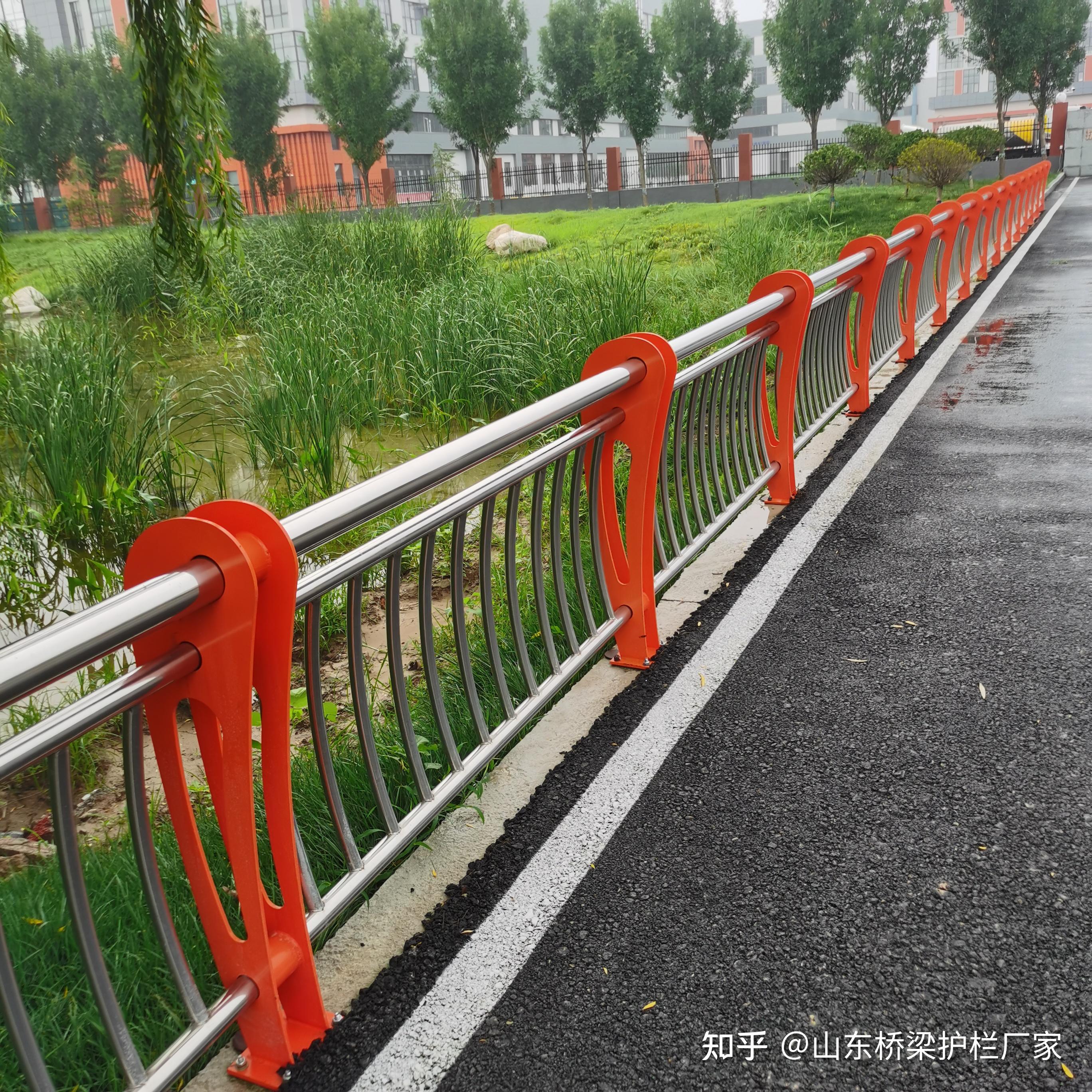 不锈钢护栏间距怎么分的均匀