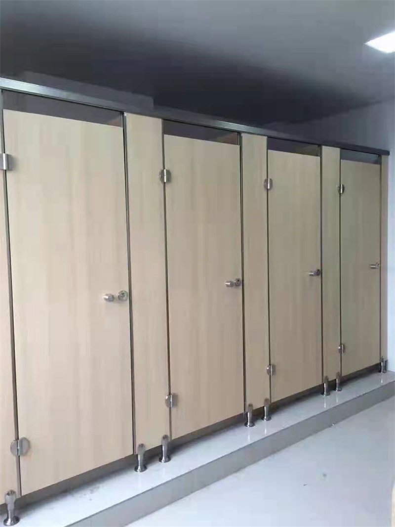 公共卫生间隔断安装方法图解