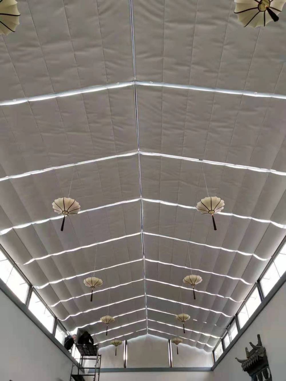 装在天花板上的遮光帘叫什么