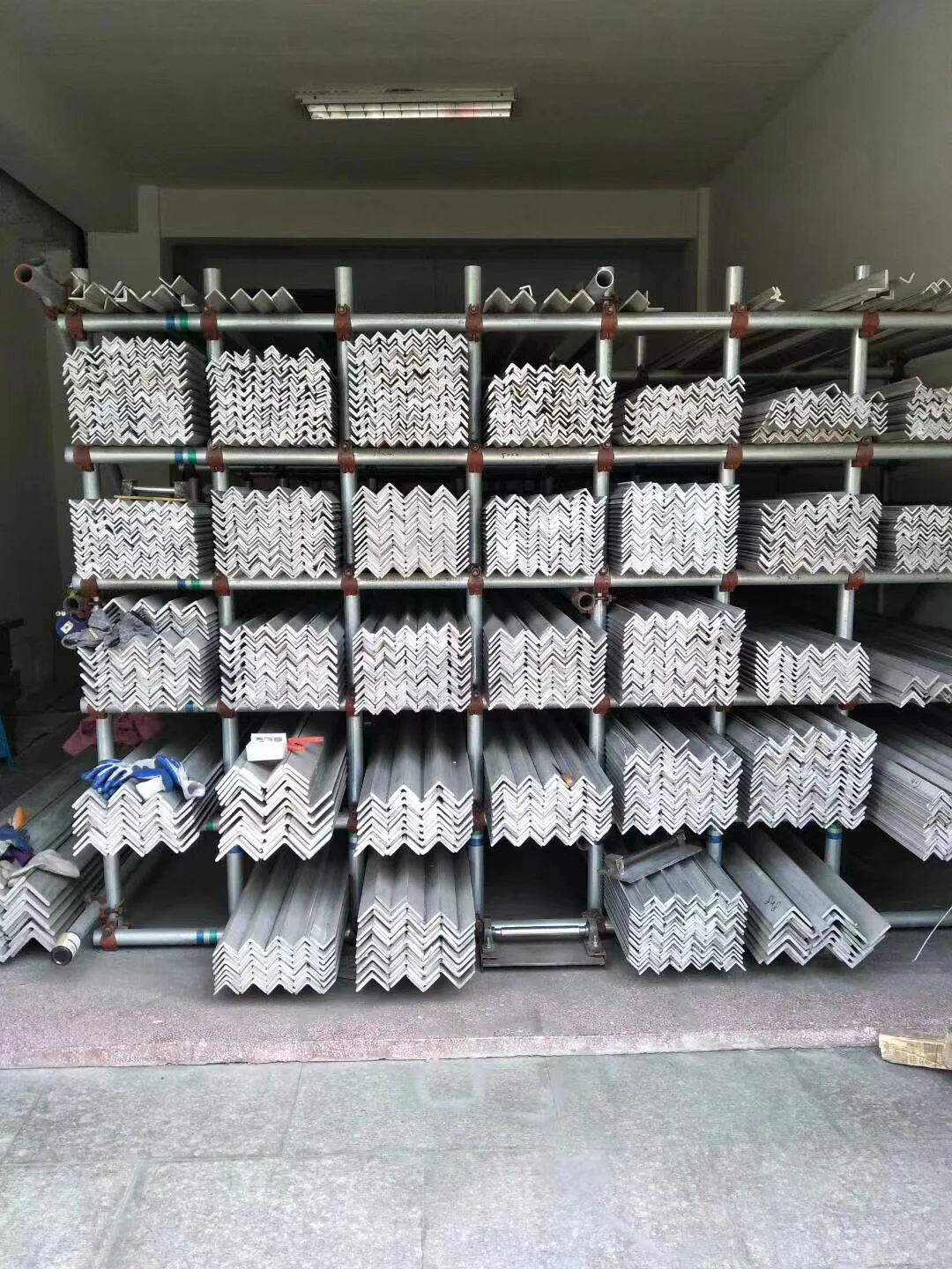 附近卖不锈钢建材在哪里