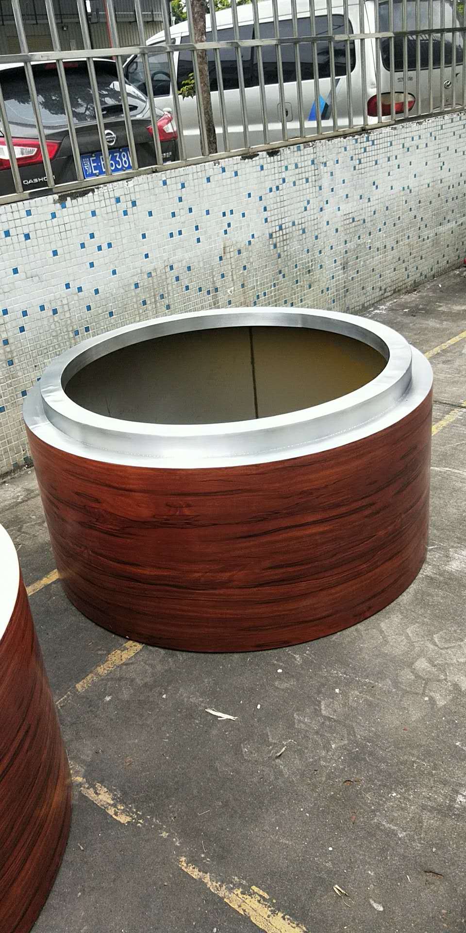 用不锈钢花盆养花好吗图片