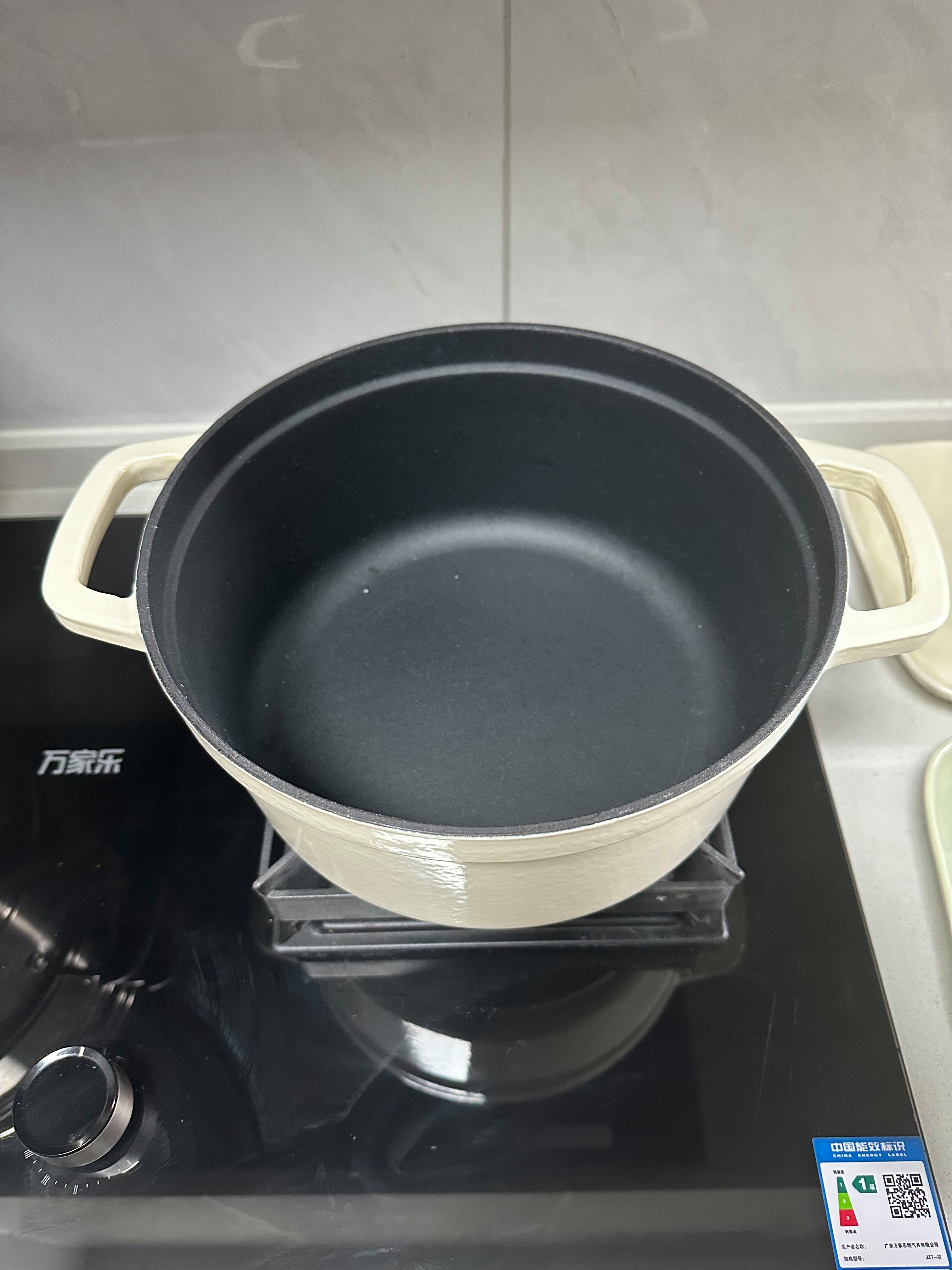 铸铁锅和铁锅有什么区别那个成本高