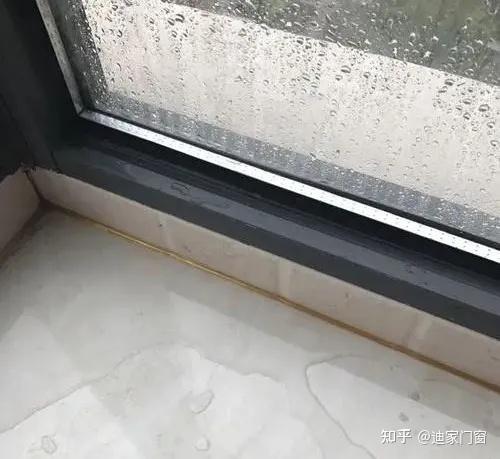 下雨窗户渗水的最佳解决方法