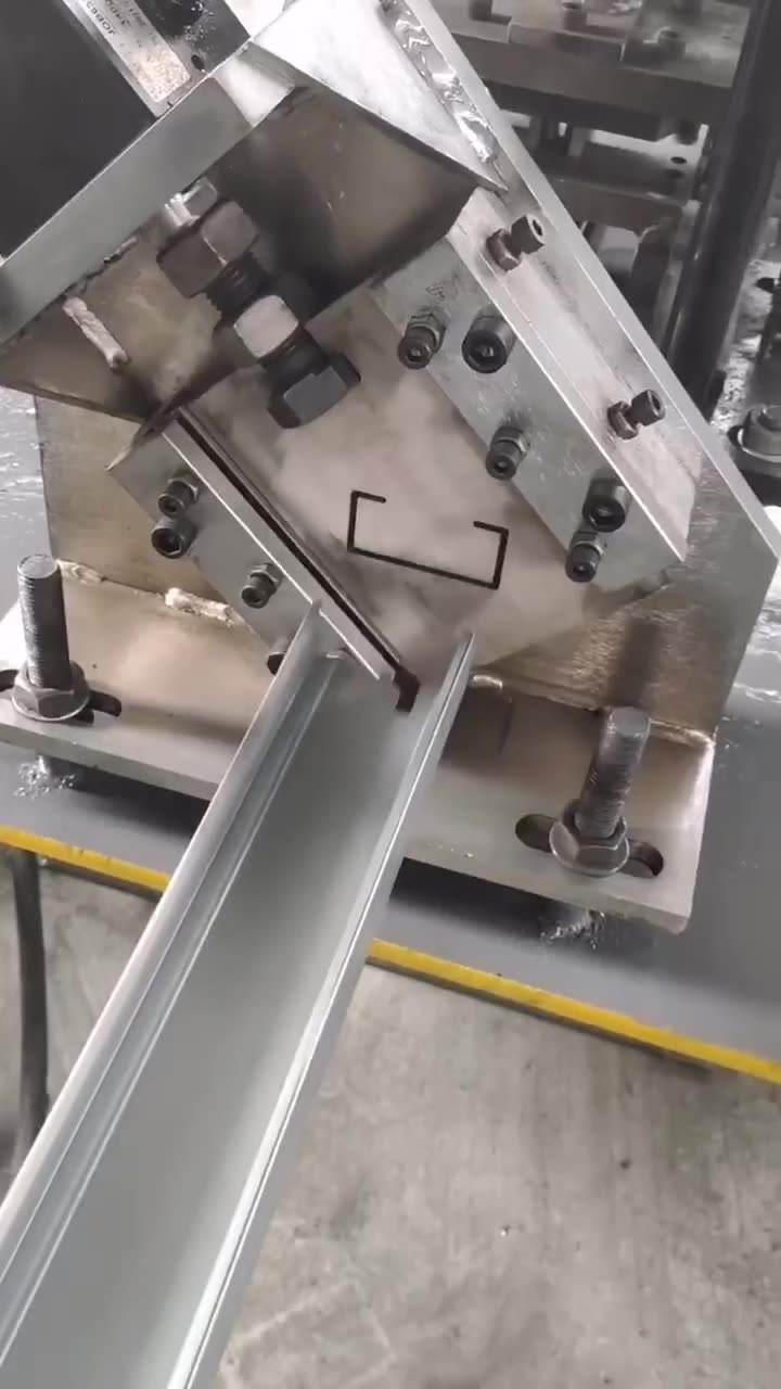 生产轻钢龙骨的机器多少一台