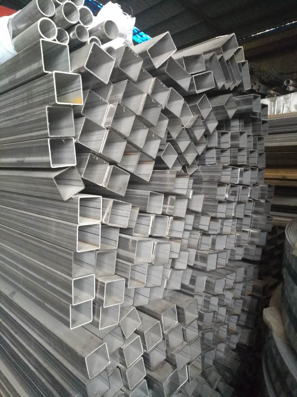 4×8方管20厚多少钱一根