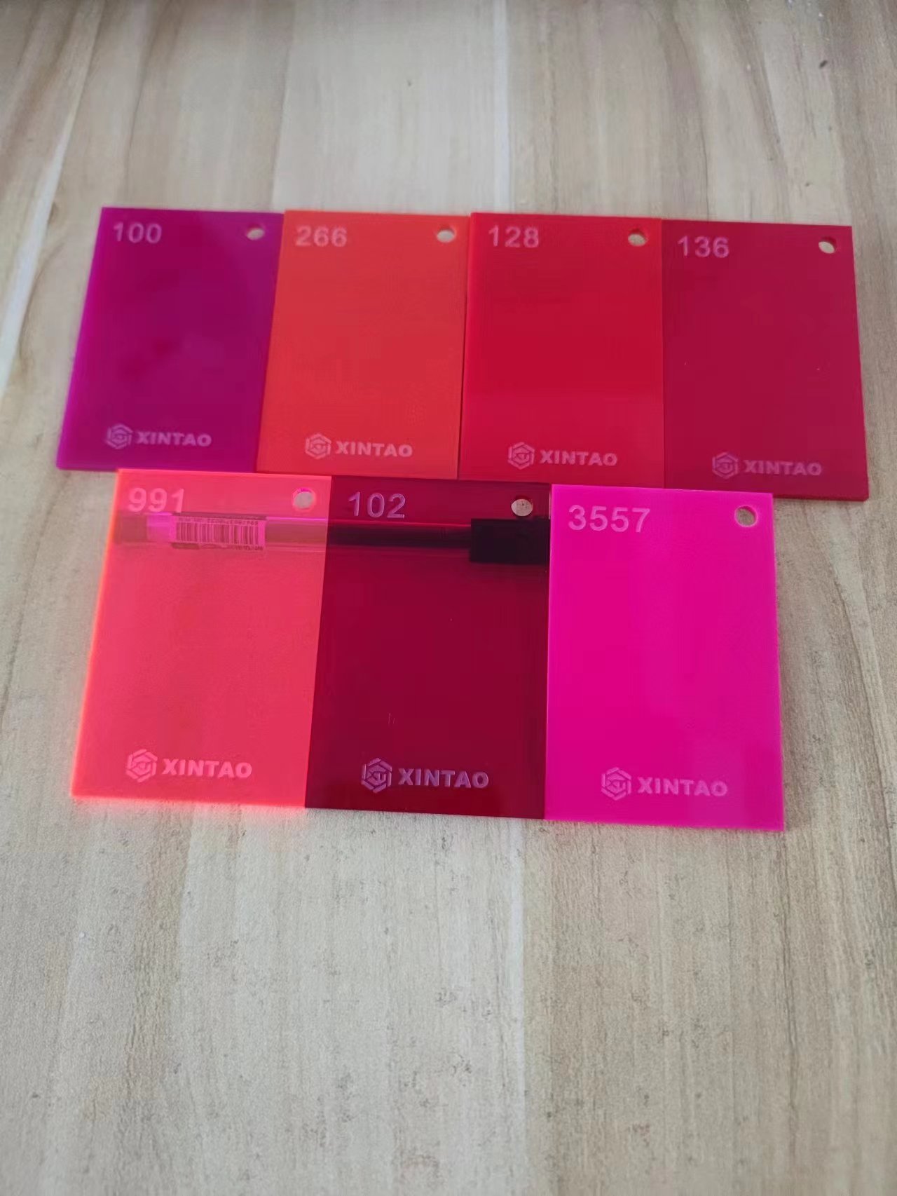 亚克力板定制一般多少钱一张