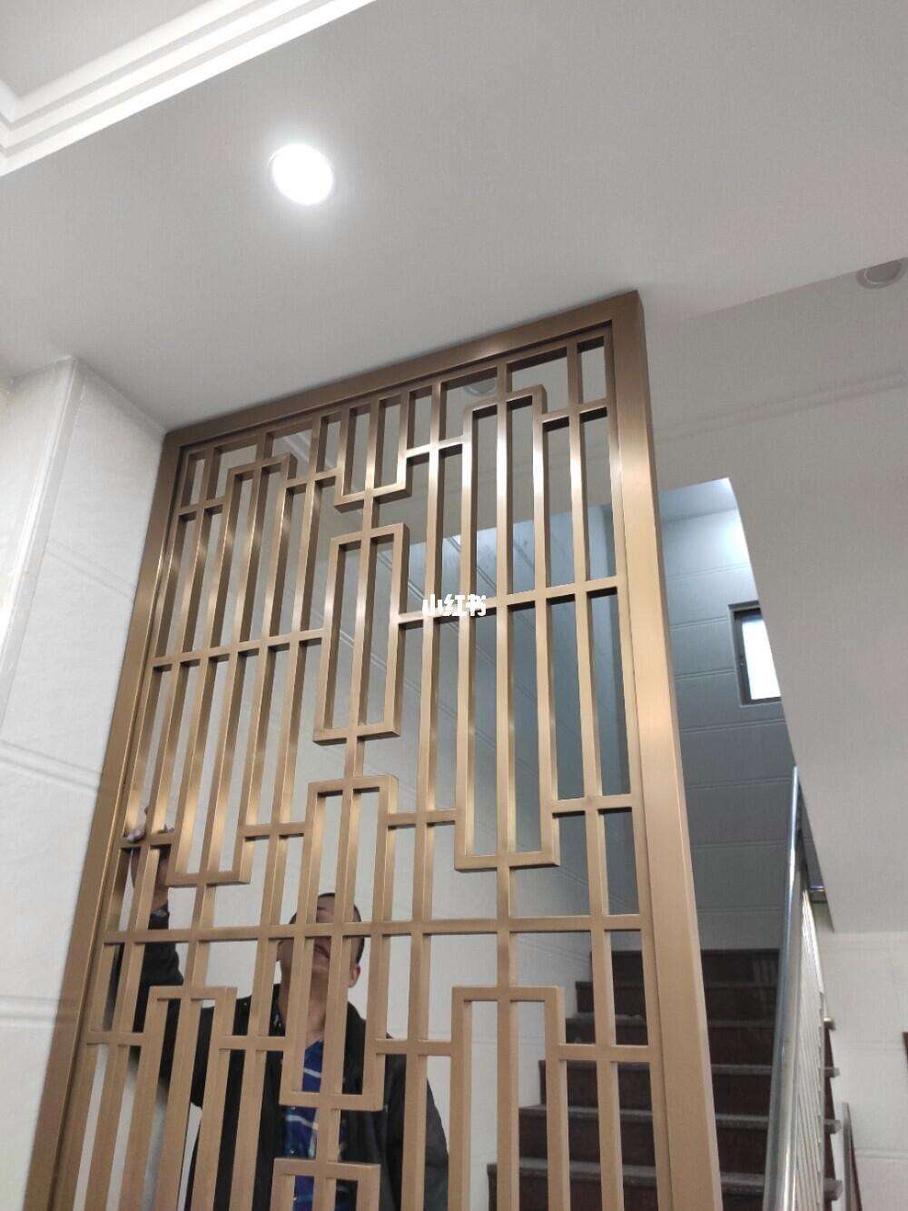 楼梯前面安装什么屏风好一点