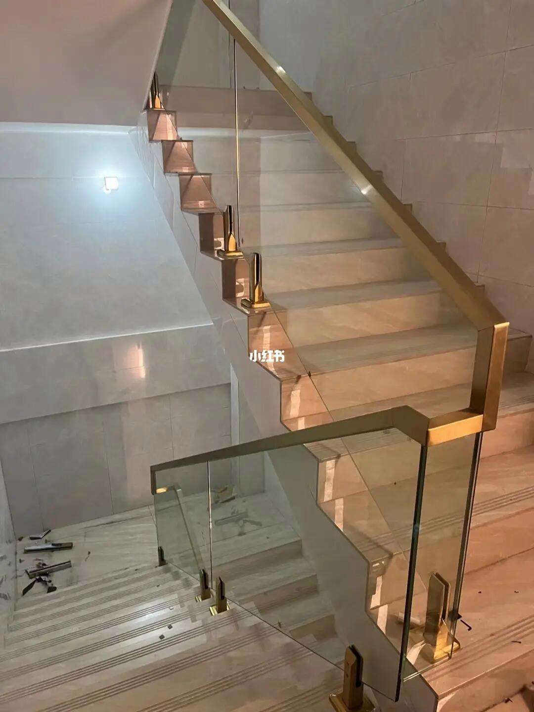 玻璃扶手楼梯图片 现代风格