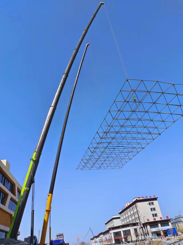 体育馆顶棚网架结构介绍图