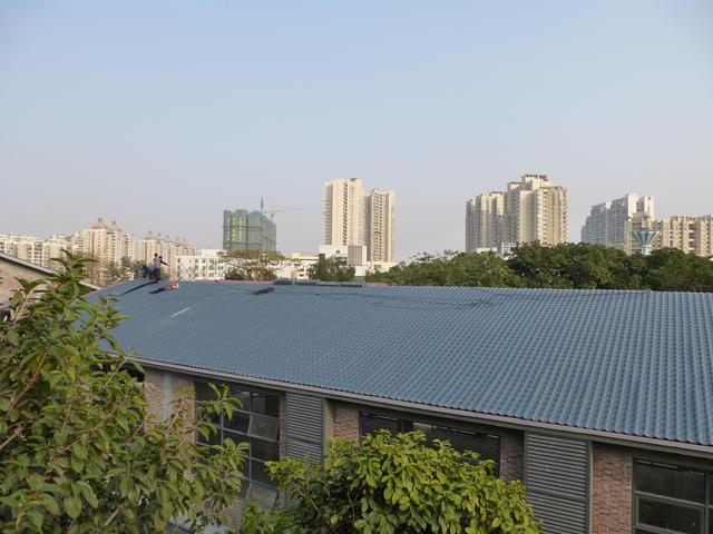 屋顶用树脂瓦好还是不锈钢瓦好呢