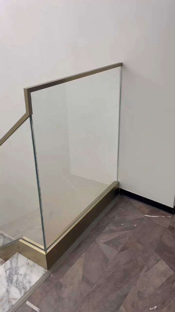 不锈钢玻璃楼梯扶手多少钱一米