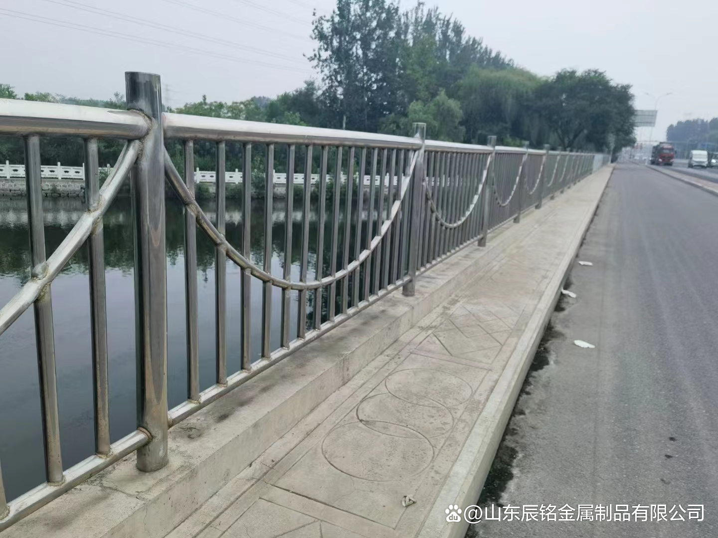 一般不锈钢防护栏是怎么算钱的
