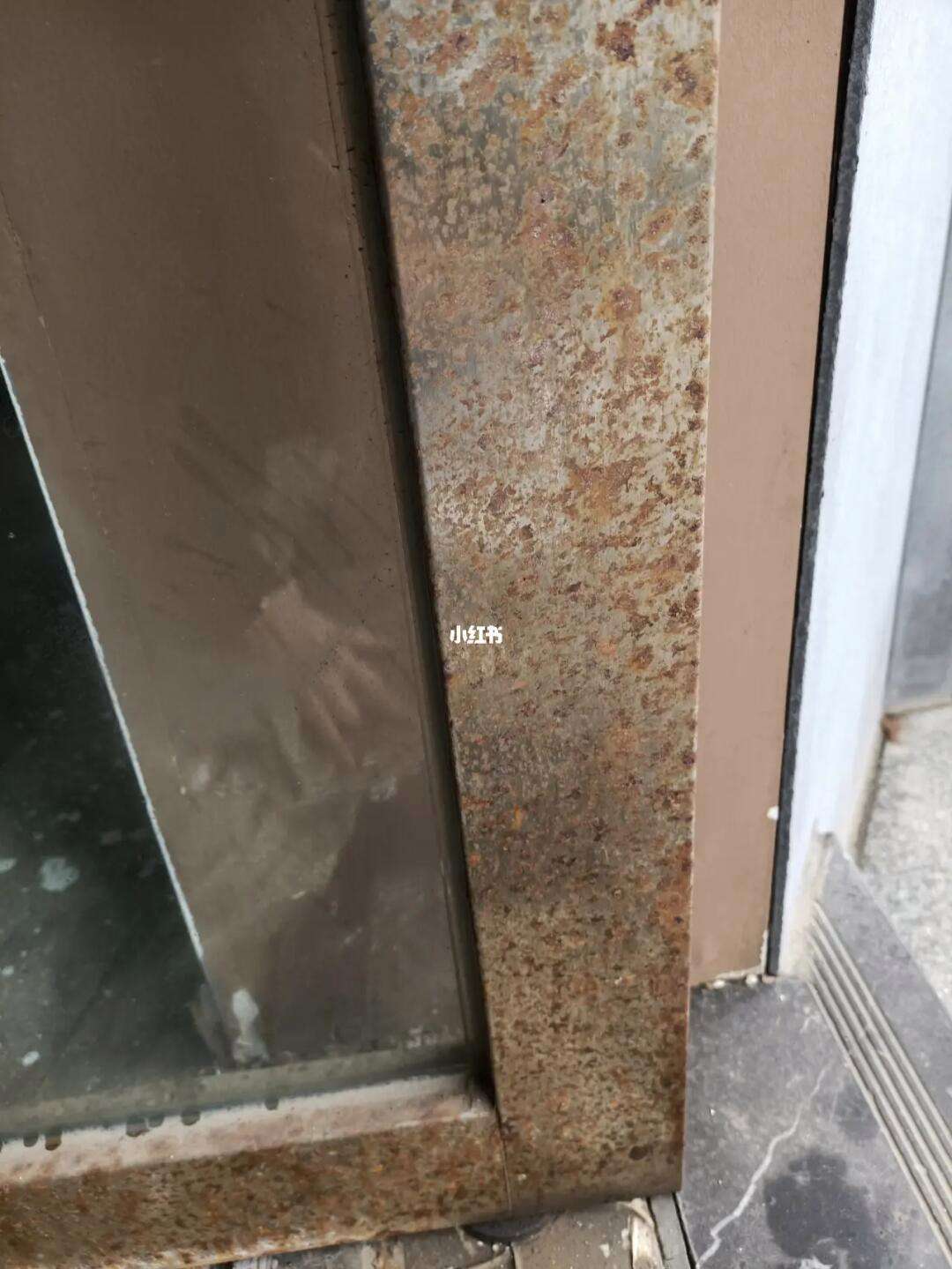 不锈钢门胶纸久了撕不开怎样清理